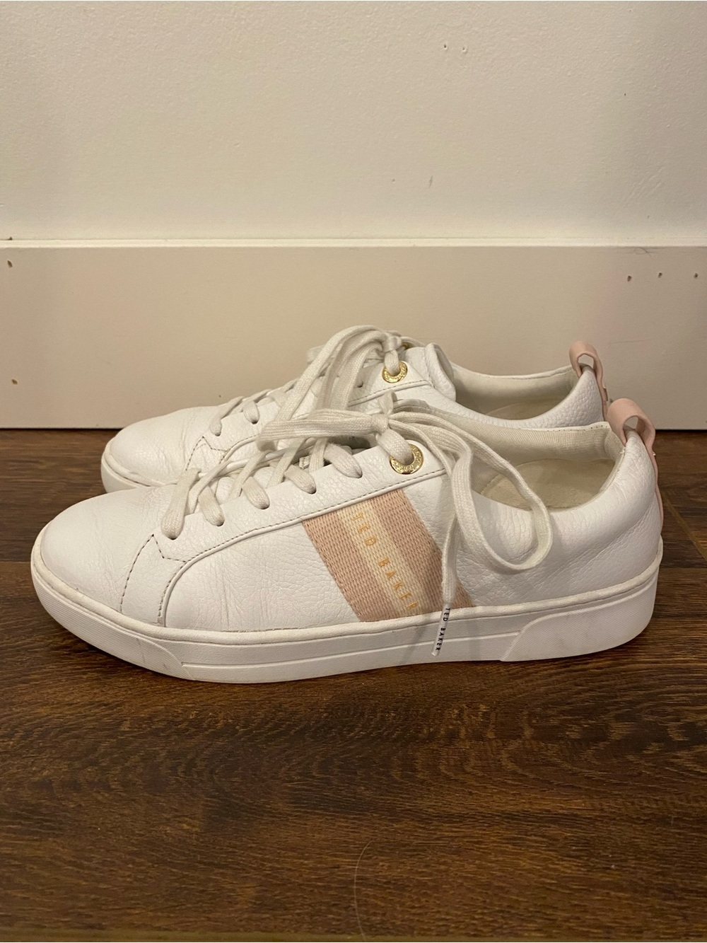Ted Baker white sneakers size 7 pink white gold lace up shoes